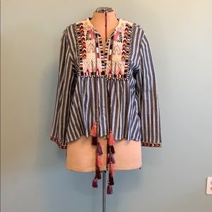 Top / Cover jacket.  Embroidery.